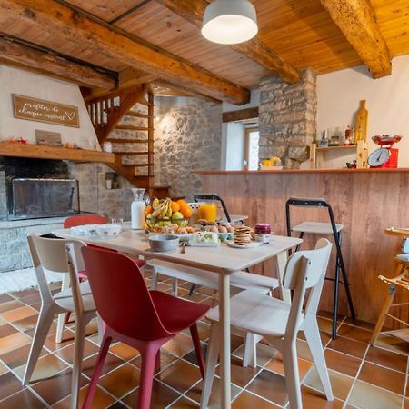 Maison De Village Au Coeur Des Remparts Sainte-Eulalie-de-Cernon Buitenkant foto